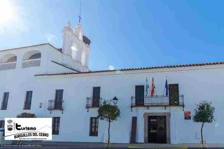 Fachada del Ayuntamiento Burguillos del Cerro